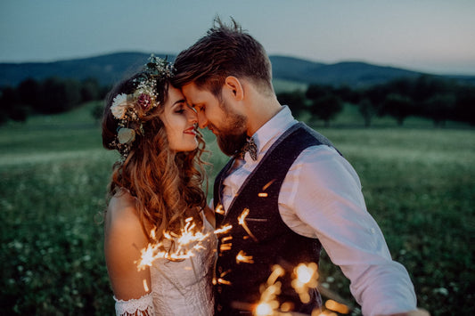 4 Creative Ways to Use Wedding Sparklers for Stunning Photos