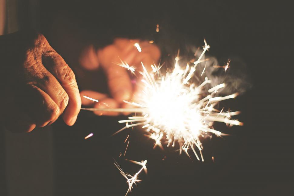 How to Display Sparklers at Wedding