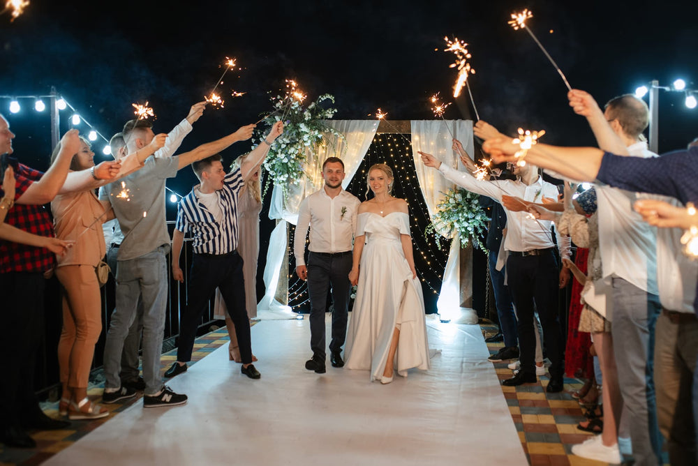 Make Your Wedding Memorable with White Confetti Cannon and Sparklers ...